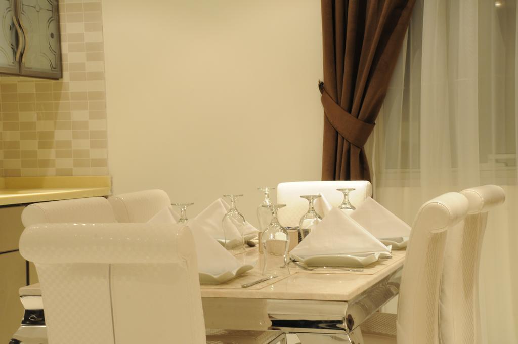 Al Yamama Palace Hotel Suites Rijád Szoba fotó